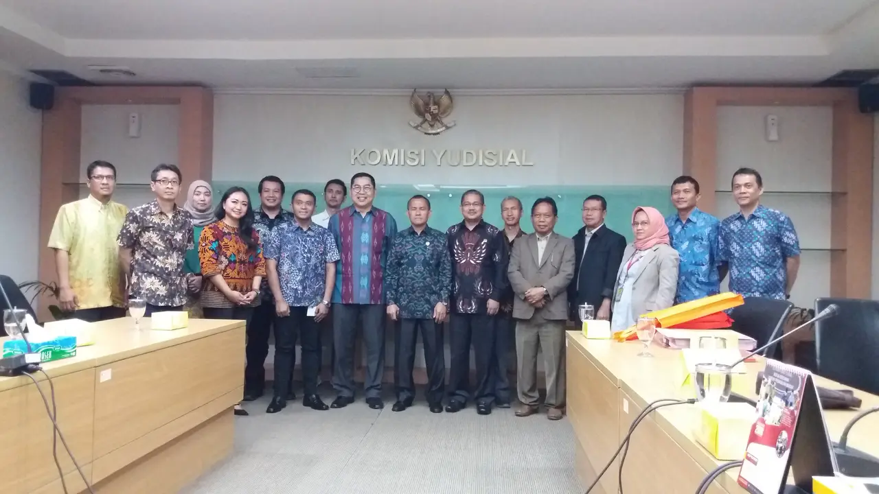 Pimpinan Komisi Yudisial (KY) menerima kunjungan perwakilan dari Grup Surya Cita Media (SCM)/Emtek. (Liputan6.com/ Hanz Jimenez Salim)