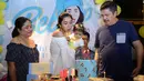 Pemeran Mikha Tambayong baru saja merayakan ulang tahun ke-23. Tidak banyak artis yang diundang merayakan hari jadinya tersebut. Hanya keluarga dan Mikha Lovers sapaan para penggemarnya. (Nurwahyunan/Bintang.com)