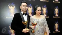 Raffi Ahmad dan istri saat menghadiri Panasonic Gobel Awards 2015 di Hotel Fairmont, Senayan Jakarta, Kamis (28/5/2015). (Liputan6.com/Panji Diksana)