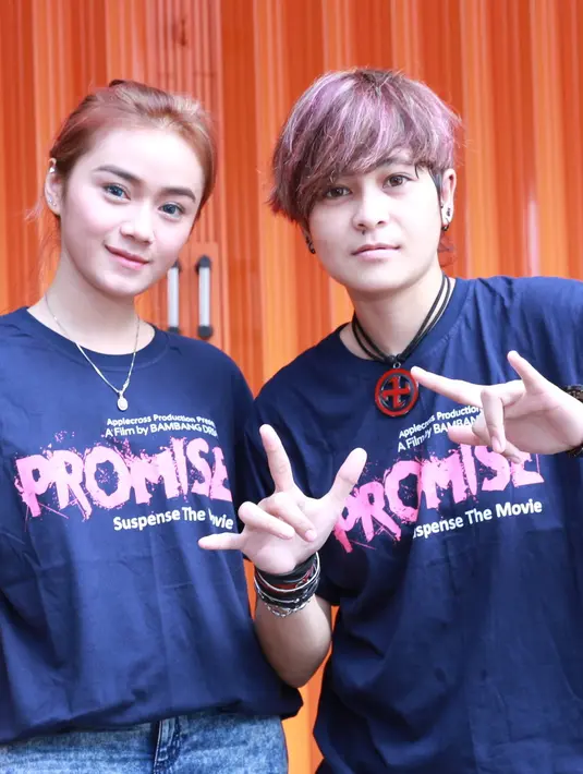 Film Promise sendiri bercerita tentang Riri (Mitha), penyiar radio yang memiliki fans wanita lumpuh bernama Wanda (Dara). Film bergenre thriler ini rencananya akan memulai proses syuting pada 10 April 2016. (Adrian Putra/Bintang.com)