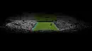  Suasana pertandingan turnamen tenis Wimbledon antara Serena Williams melawan Amra Sadikovic di All England Lawn Tennis & Croquet Club, Wimbledon, Inggris, (28/6/2016). (Reuters/Toby Melville)