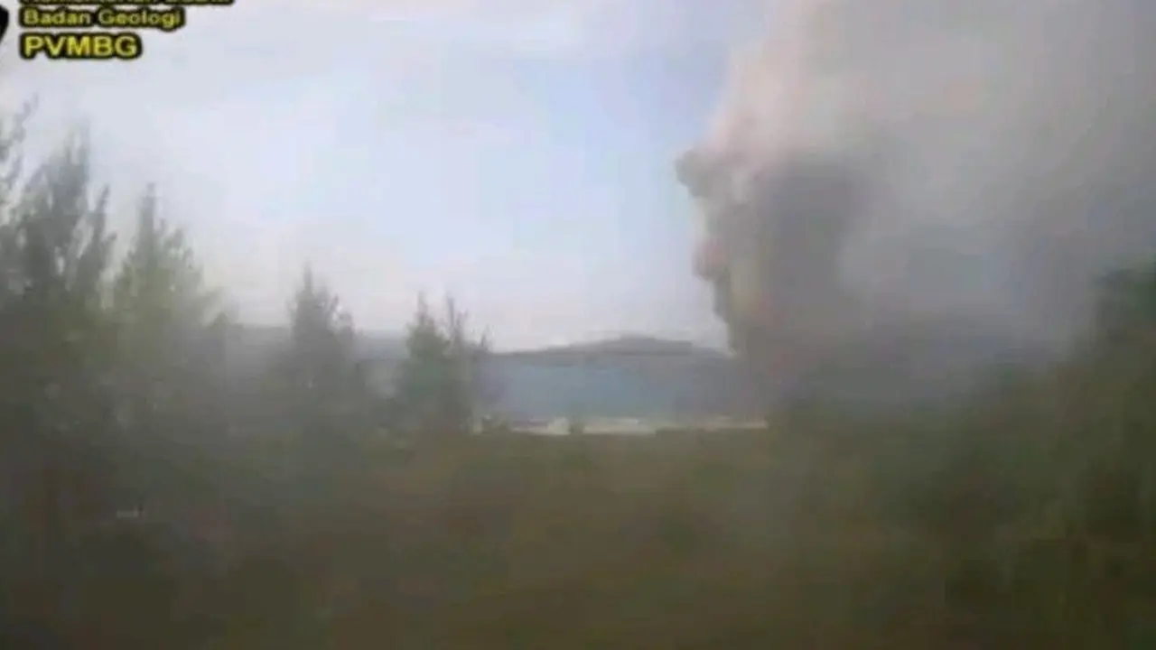Gunung Anak Krakatau Erupsi