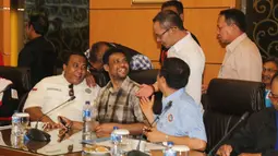 Menteri Tenaga Kerja M Hanif Dhakiri mengatakan pemerintah masih terus melakukan kajian untuk menemukan formula yang terbaik bagi kenaikan upah buruh