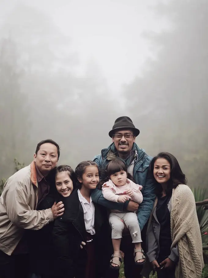 Rampung Syuting, Ini 7 Potret Kebersamaan Para Pemain Film Keluarga Cemara 2