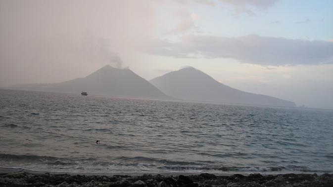 Gunung Anak Krakatau Berstatus Waspada, Nelayan dan Wisatawan Menjauh dari Radius 2 Km
