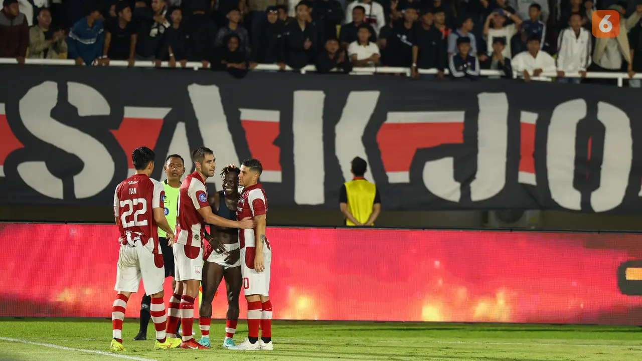 FOTO Persis Solo Vs Madura United