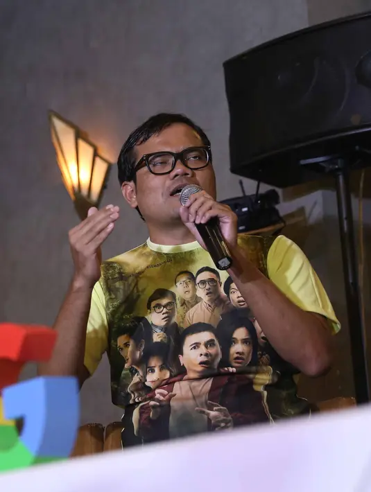 "Saya rasa pemain lainnya jarang kan ditanya sama sutradaranya mau dialog seperti apa. Kalau film ini justru tawar menawar. Kita dikasih kesempatan yang lu banget gimana," tandas Soleh. (Nurwahyunan/Bintang.com)