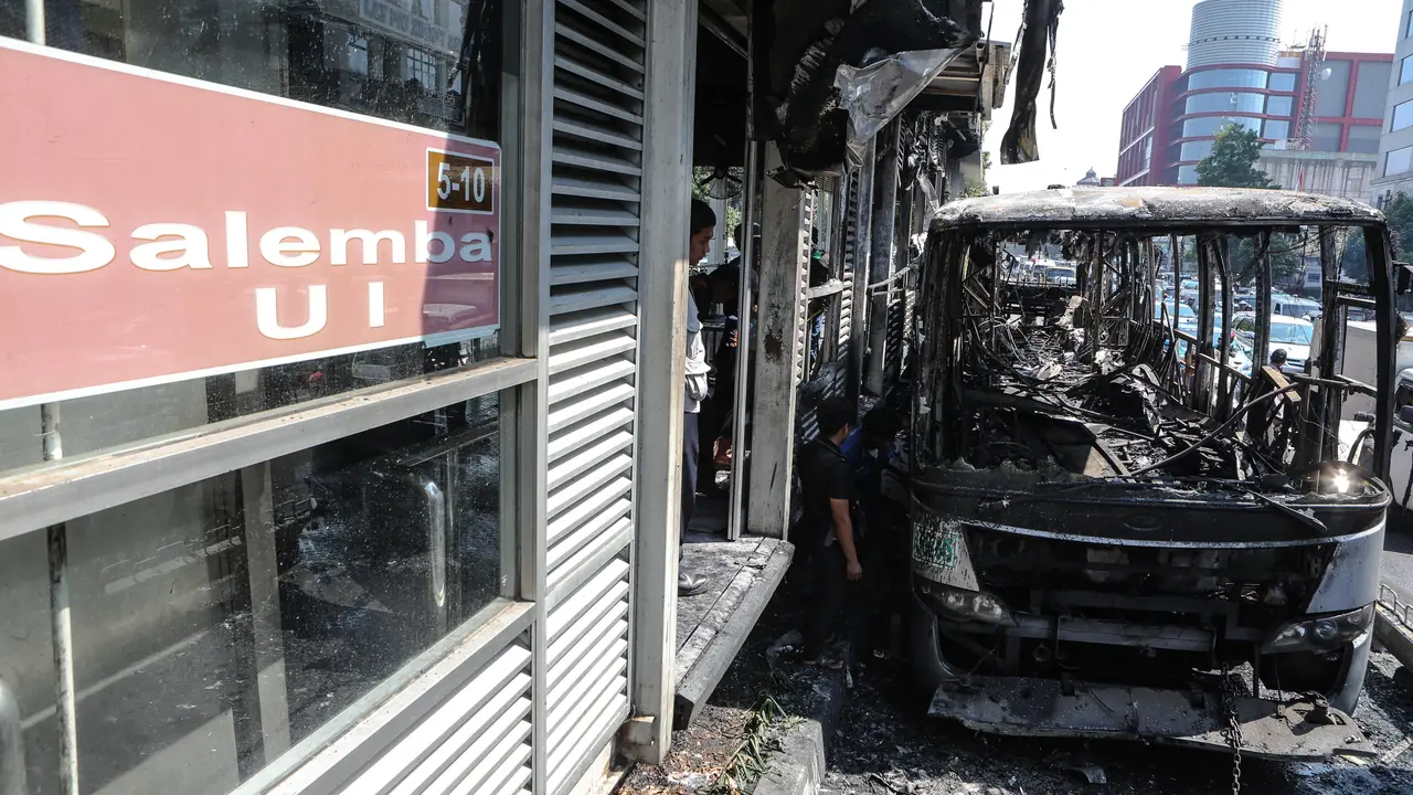 Bus Transjakarta Terbakar