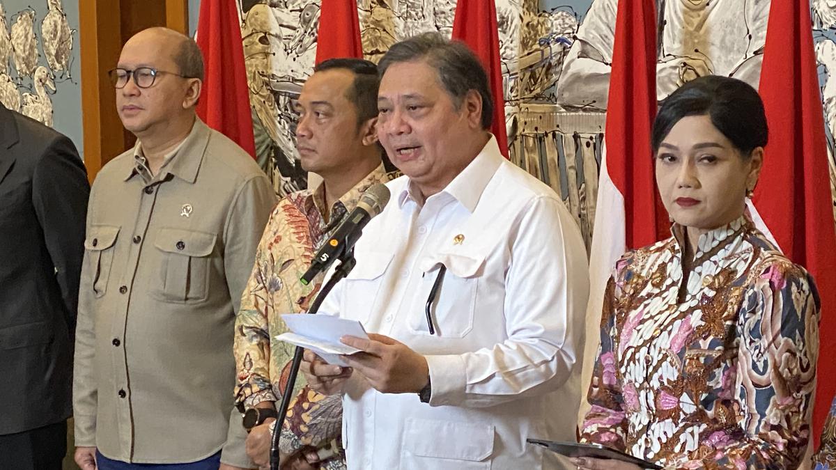 Transisi Pimpinan OJK dan BEI, Airlangga Tegaskan Pasar Modal Tetap Berjalan