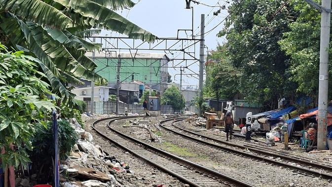 Bayang-Bayang Kekhawatiran Warga Bantaran Rel Senen Dapat Hunian Layak