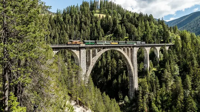 Menjajal Landwasser World, Wisata Kereta di Swiss yang Masuk Warisan Dunia UNESCO