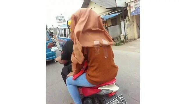 6 Kelakuan Kocak Cewek di Jalan Raya Ini Bikin Geregetan