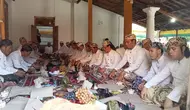 Tradisi gerebeg syawal 2024 Keraton Kanoman Cirebon. Foto (Liputan6.com / Panji Prayitno)