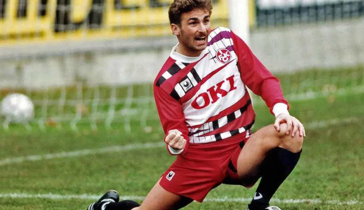 Karir Stefan Kuntz berlangsung dari 1983 sampai 1999, ia membuat 449 penampilan dan mencetak 179 gol di Bundesliga. Ia bermain untuk VfL Bochum, Bayer 05 Uerdingen, FC Kaiserslautern dan Arminia Bielefeld (Google.com)