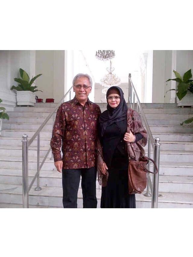 39 Tahun Bersama, Ini 6 Momen Manis Iwan Fals dan Sang Istri yang Harmonis