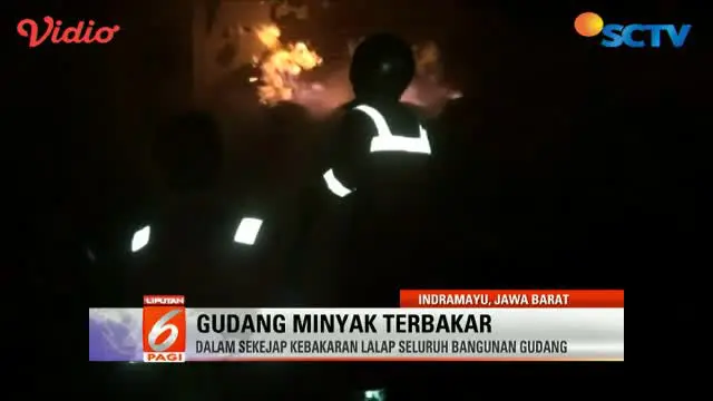 Kebakaran hebat menimpa gudang penyimpanan minyak ilegal di Desa Kiajaran, Lohbener, Indramayu, Jawa Barat, Selasa, 30 Mei 2017 malam.
