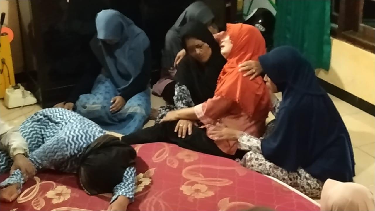 Kesedihan di rumah duka Budi Hartono (Dian Kurniawan/Liputan6.com)