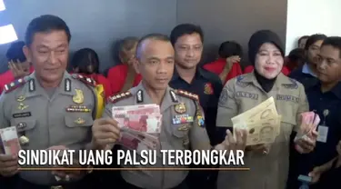 Gabungan dari aparat Kepolisian Polrestabes Surabaya dan Polsek Karang Pilang Surabaya, Selasa sore (27/03/2018) berhasil mengungkap jaringan pengedar uang palsu.