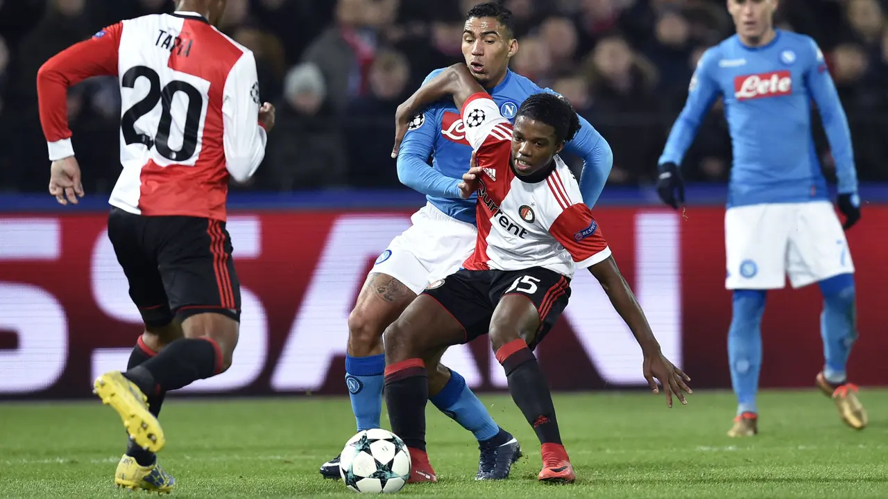 Foto: 4 Bek yang Bisa Jadi Solusi Rapuhnya Sektor Kiri Pertahanan Manchester United