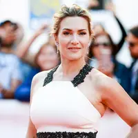 Kate Winslet miliki 3 anak dari 3 pria bereda. 3 Pria itu adalah Jim Threapleton, Sam Mendes dan Ned Rocknroll. (RICH FURY / GETTY IMAGES NORTH AMERICA / AFP)