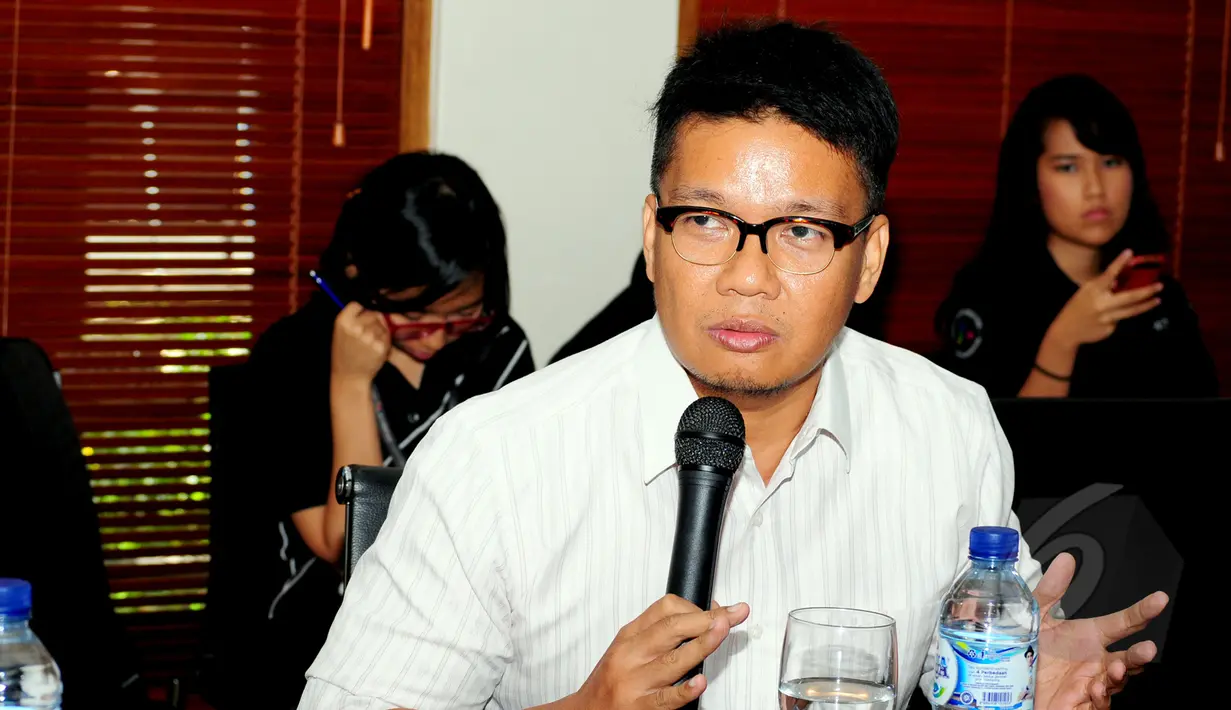 Pakar hukum dan tata negara Andi Irman Putera saat menjadi pembicara pada diskusi "Menanti Kehancuran Negara Republik Indonesia?", Jakarta, Senin (16/3/2015). (Liputan6.com/Yoppy Renato)
