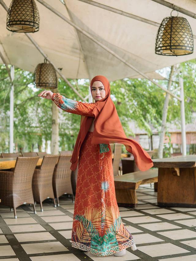 Potret Tika Eks T2 Kenakan Baju Gamis, Bisa Jadi Inspirasi. (Sumber: Instagram/tika_ramlan)