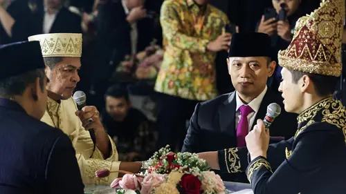 Beby Tsabina Resmi Menikah dengan Rizky Natakusumah dengan Mahar  Seperangkat Alat Salat Hingga Logam Mulia Hampir 400 Gram - Entertainment  Fimela.com
