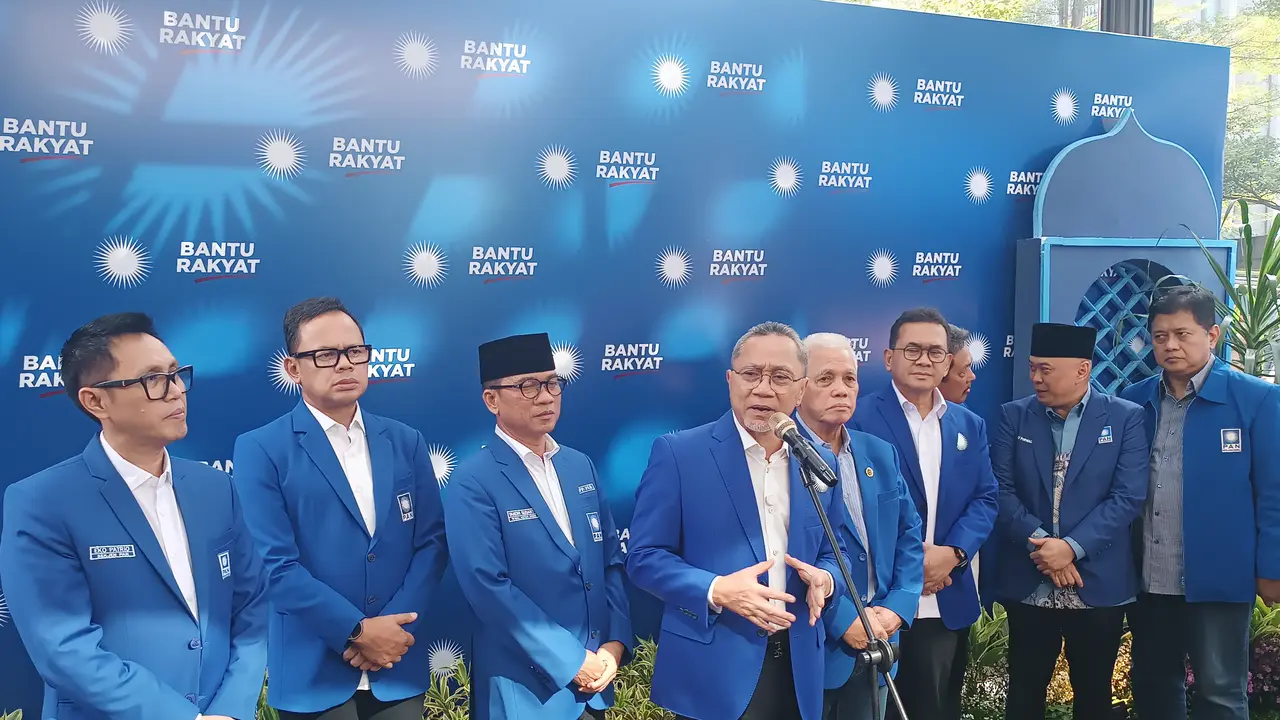 Ketua Umum Partai Amanat Nasional (PAN) Zulkifli Hasan (Zulhas) dalam acara halalbihalal di Kantor DPP PAN, Jakarta, Minggu (20/4/2025). (Merdeka.com/Nur Habibie)