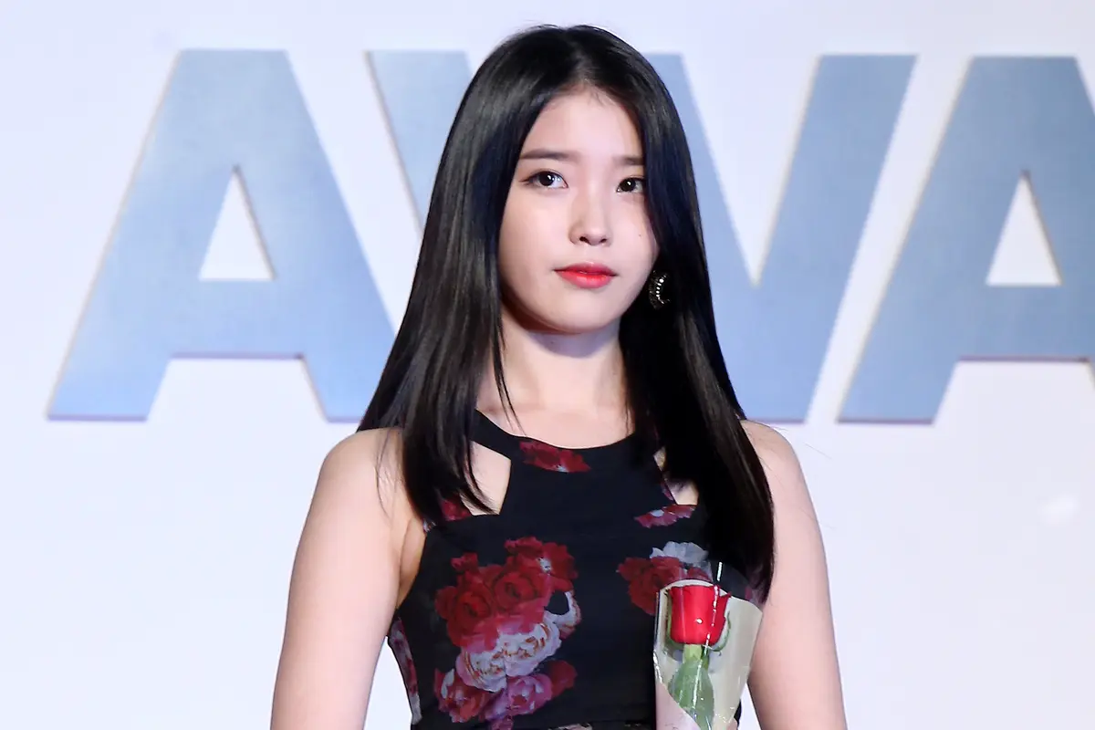 IU