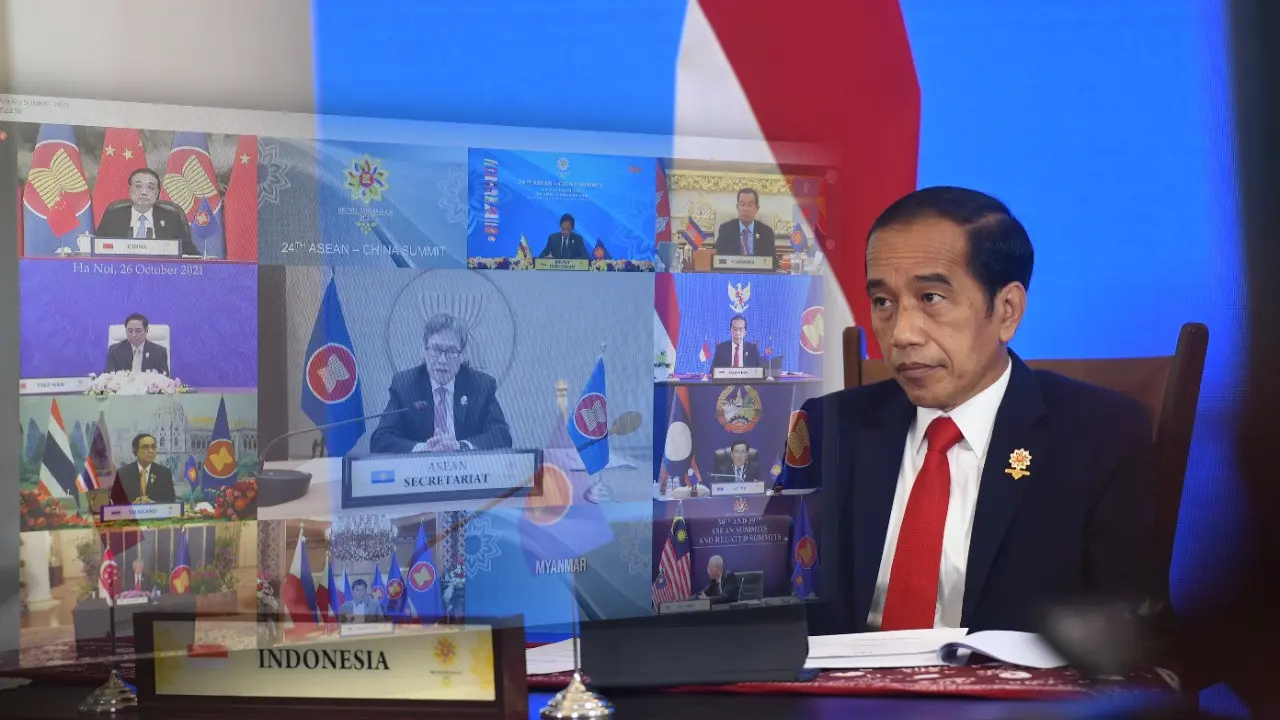 Presiden Jokowi saat mengikuti Konferensi Tingkat Tinggi (KTT) ke-24 ASEAN-RRT yang digelar secara virtual dari Istana Kepresidenan Bogor Jawa Barat, Selasa (26/10/2021).