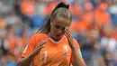 Striker Belanda, Lieke Martens, tampak kecewa gagal membobol gawang Selandia Baru pada laga Piala Dunia Wanita 2019 di Stadion Oceane, Le Havre, Selasa (11/6). (AFP/Loic Venance)