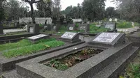 Selain menumpuk jenazah, pengurus TPU di Bogor, Jabar juga menerapkan daur ulang makam. (Achmad Sudarno/Liputan6.com)