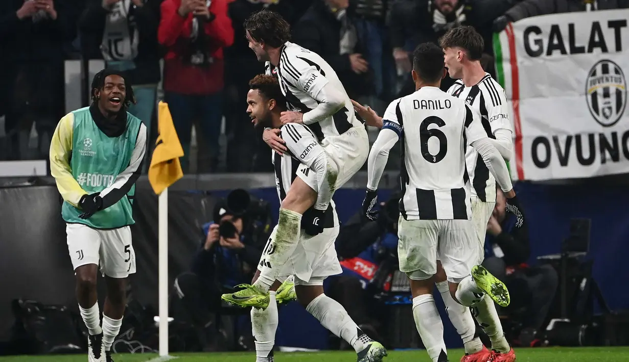 Kemenangan atas Manchester City memperbaiki posisi Juventus di klasemen sementara Liga Champions 2024/2025. Saat ini, Juventus berada di posisi 14 dengan 11 poin dari enam pertandingan. (Isabella BONOTTO/AFP)