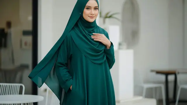 Model Abaya Polos Tanpa Motif Tapi Anggun