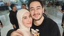 Sepulangnya menjalani ibadah haji bersama keluarga, Syahnaz Sadiqah memang diketahui tampil tertutup dengan hijab. Dirinya juga kerap membagikan gaya penampilan terbarunya melalui akun Instagram. (Liputan6.com/IG/@syahnazs)