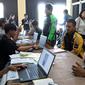 Suasana proses migrasi dan rekrutmen sopir Uber ke GrabBike di GOR Bendungan Hilir, Jakarta Pusat. Liputan6.com/Jeko. I.R
