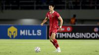 Pemain Timnas Indonesia U-23, Elkan Baggott, menguasai bola saat melawan Chinese Taipei U-23 dalam pertandingan Grup K Kualifikasi Piala Asia U-23 2024 di Stadion Manahan, Solo, Sabtu (9/9/2023). (Bola.com/Arief Bagus)