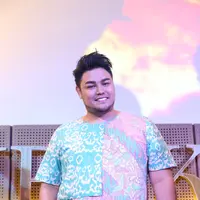 Beberapa hari belakangan ini, Indra Bekti sedang mendapat masalah. Sebagai sahabat Ivan Gunawan berharap kasusnya segera selesai. (Andy Masela/Bintang.com)