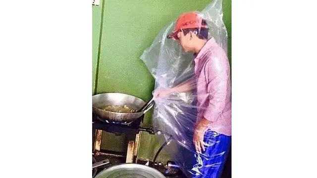 Potret 6 Kelakuan Ayah Saat Gantikan Ibu Memasak Ini Kocak