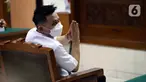 Terdakwa obstruction of justice atau upaya menghalangi penyidikan perkara tewasnya Brigadir Nofriansyah Yosua Hutabarat atau Brigadir J, Kompol Chuck Putranto menjalani sidang tuntutan di Pengadilan Negeri Jakarta Selatan, Jumat (27/1/2023). Chuck Putranto dituntut dua tahun penjara. (Liputan6.com/Johan Tallo)