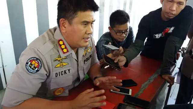Kepala Bidang Humas Polda Sulsel, Kombes Dicky Sondani menegaskan jika pihaknya akan maksimal menyelidiki kasus tambang galian C di Kabupaten Maros (Liputan6.com/ Eka Hakim)