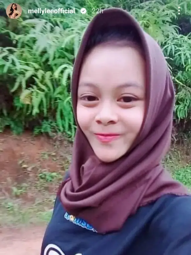 Melly Lee Pakai Hijab