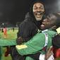 Pelatih Timnas Kamerun, Rigobert Song (tengah). (AFP)
