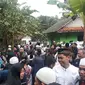 Ratusan pelayat mengantarkan Harry Moekti ke peristirahatan terakhirnya. (Liputan6.com/Achmad Sudarno)