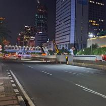 Di hari pertama puasa, sejumlah kantor di Jakarta menerapkan cuti bersama Hari Raya Nyepi. Hal ini mengakibatkan sejumlah ruas jalan di Ibu Kota terpantau sepi di saat jam pulang kerja. (Merdeka.com/Lydia Fransisca)