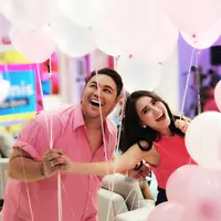 Saat momen Valentine, Ivan Gunawan mengunggah foto kebersamaannya dengan Ayu Ting Ting. "valentine is every day," tulis Igun sebagai keterangan foto. (Foto: instagram.com/ivan_gunawan)