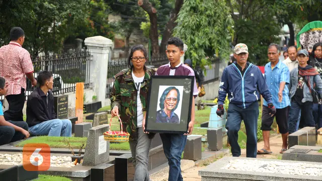 [Bintang] Pemakaman Yon Koeswoyo