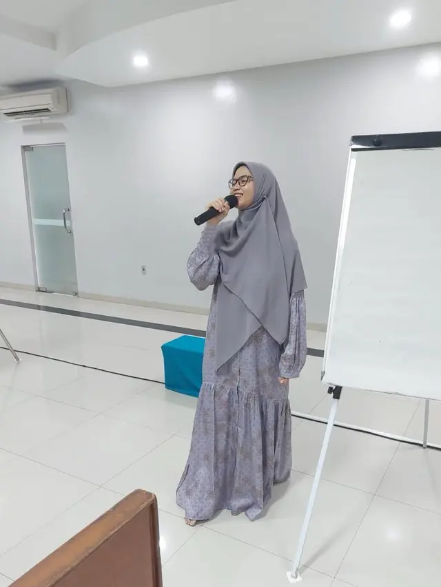6 Inspirasi Gamis ala Nesyana Ayu Istri Ben Kasyafani,