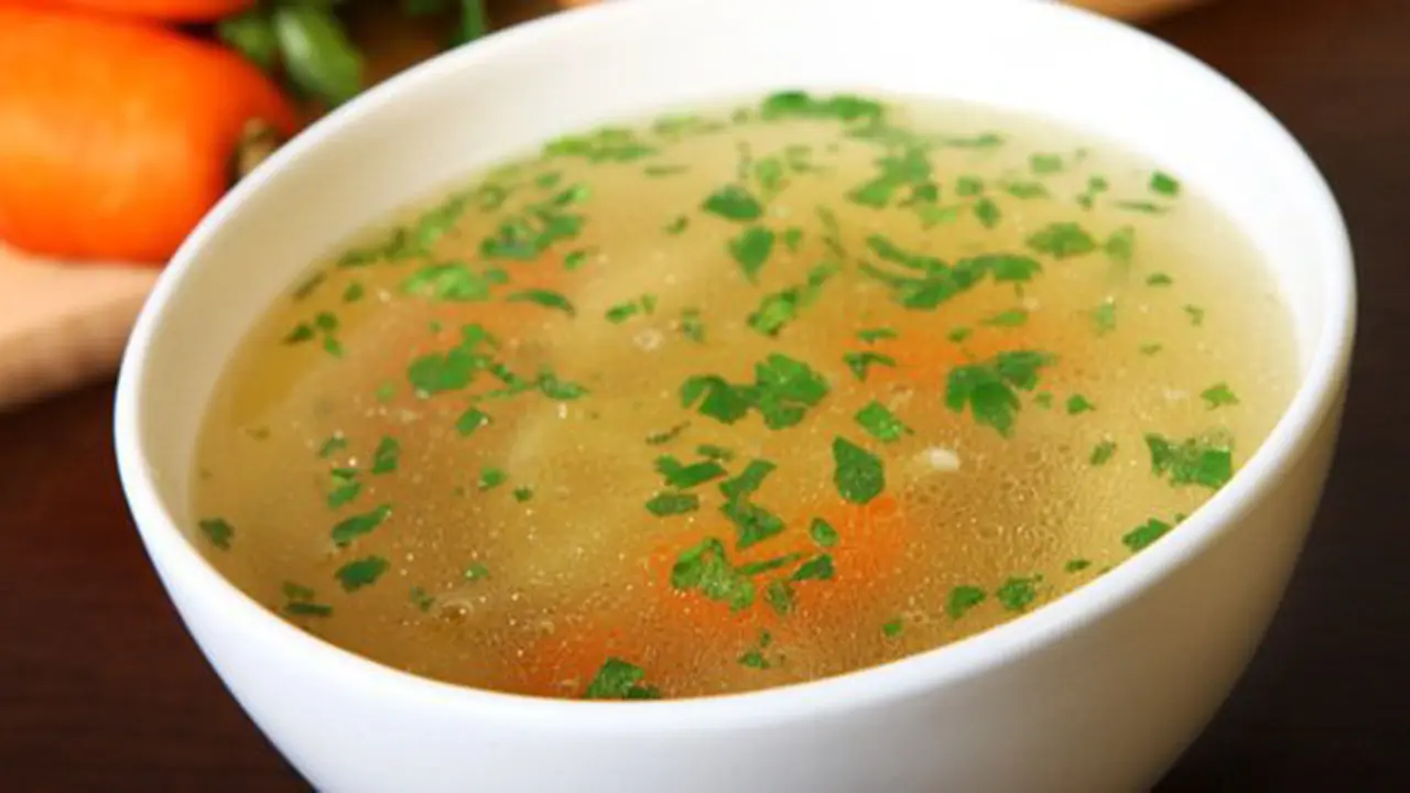 Membuat kaldu ayam/ copyright NDTV Food