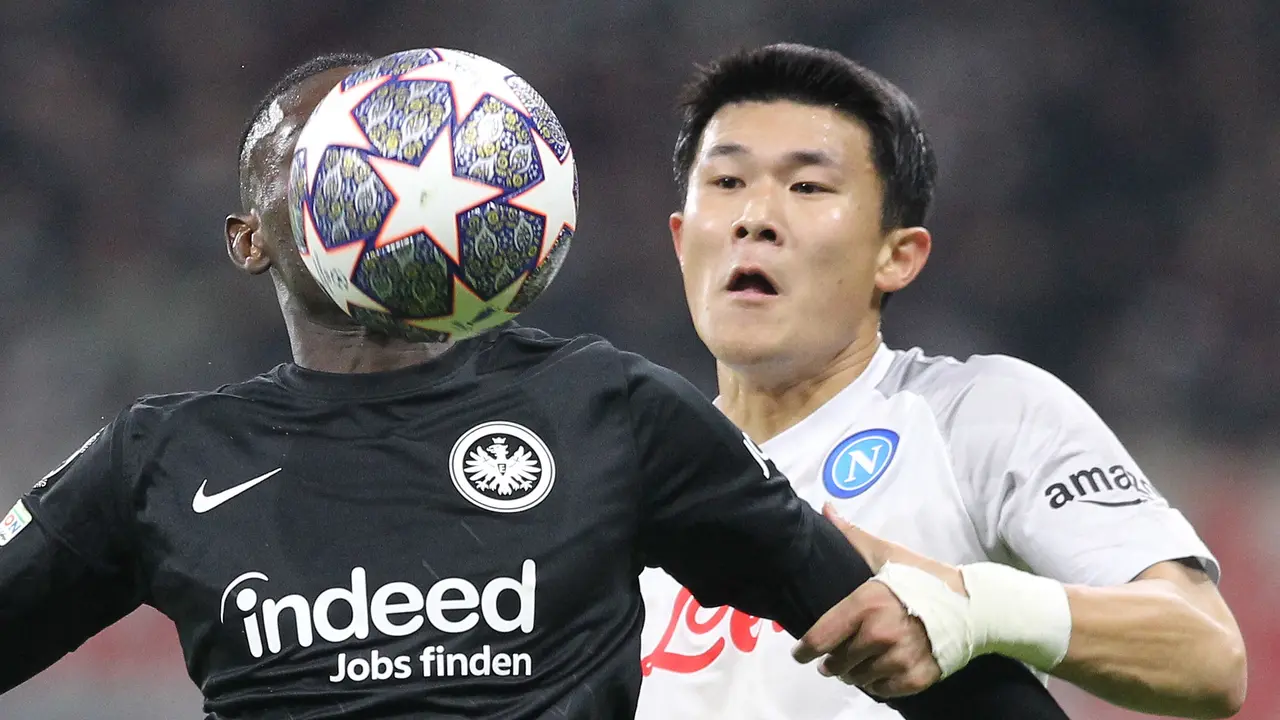 Bek Napoli Kim Min Jae diincar MU dan Tottenham